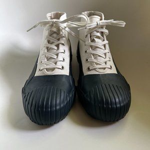Moonstar All-Weather Sneaker in Beige/Black Women's